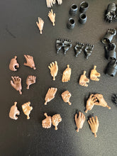 Load image into Gallery viewer, Diamond Select Ghostbusters Rooftop Scene with 10 Figures & Accessories Incomplete