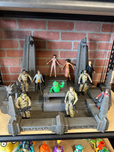 Load image into Gallery viewer, Diamond Select Ghostbusters Rooftop Scene with 10 Figures & Accessories Incomplete