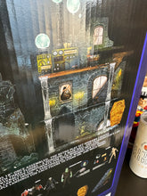 Load image into Gallery viewer, Mezco’s Monsters Tower Fear 5 Points Action Figures Playset