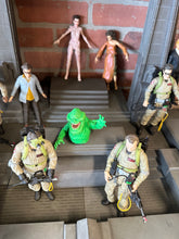 Load image into Gallery viewer, Diamond Select Ghostbusters Rooftop Scene with 10 Figures & Accessories Incomplete