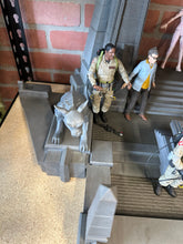 Load image into Gallery viewer, Diamond Select Ghostbusters Rooftop Scene with 10 Figures & Accessories Incomplete
