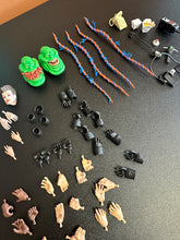 Load image into Gallery viewer, Diamond Select Ghostbusters Rooftop Scene with 10 Figures & Accessories Incomplete