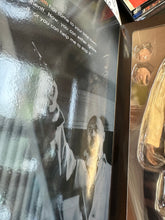 Load image into Gallery viewer, HALLOWEEN (1978) - DR.LOOMIS 1:6 SCALE FIGURE