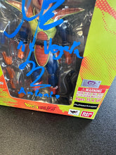 Load image into Gallery viewer, S.H.Figuarts DRAGONBALL Z VEGETA COLOR US 2014 CON SIGNED VOICE ACTORS NO COA