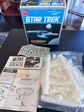 Load image into Gallery viewer, AMT Star Trek U.S.S. Enterprise Space Ship Model Kit Open Box S951