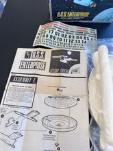 Load image into Gallery viewer, AMT Star Trek U.S.S. Enterprise Space Ship Model Kit Open Box S951