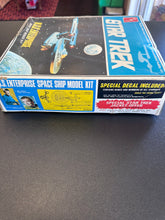 Load image into Gallery viewer, AMT Star Trek U.S.S. Enterprise Space Ship Model Kit Open Box S951