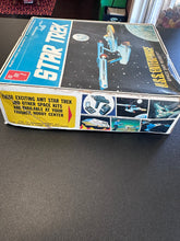 Load image into Gallery viewer, AMT Star Trek U.S.S. Enterprise Space Ship Model Kit Open Box S951
