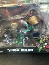 Load image into Gallery viewer, Hiya Toys Exquisite Mini Judge Dredd & LAWMASTER MK II EMS 1:18 Scale Figure Set