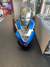 Load image into Gallery viewer, Hot Toys Marvel Iron Man 3 1/6th Scale Collectible Light Up Mini-Bust Preowned