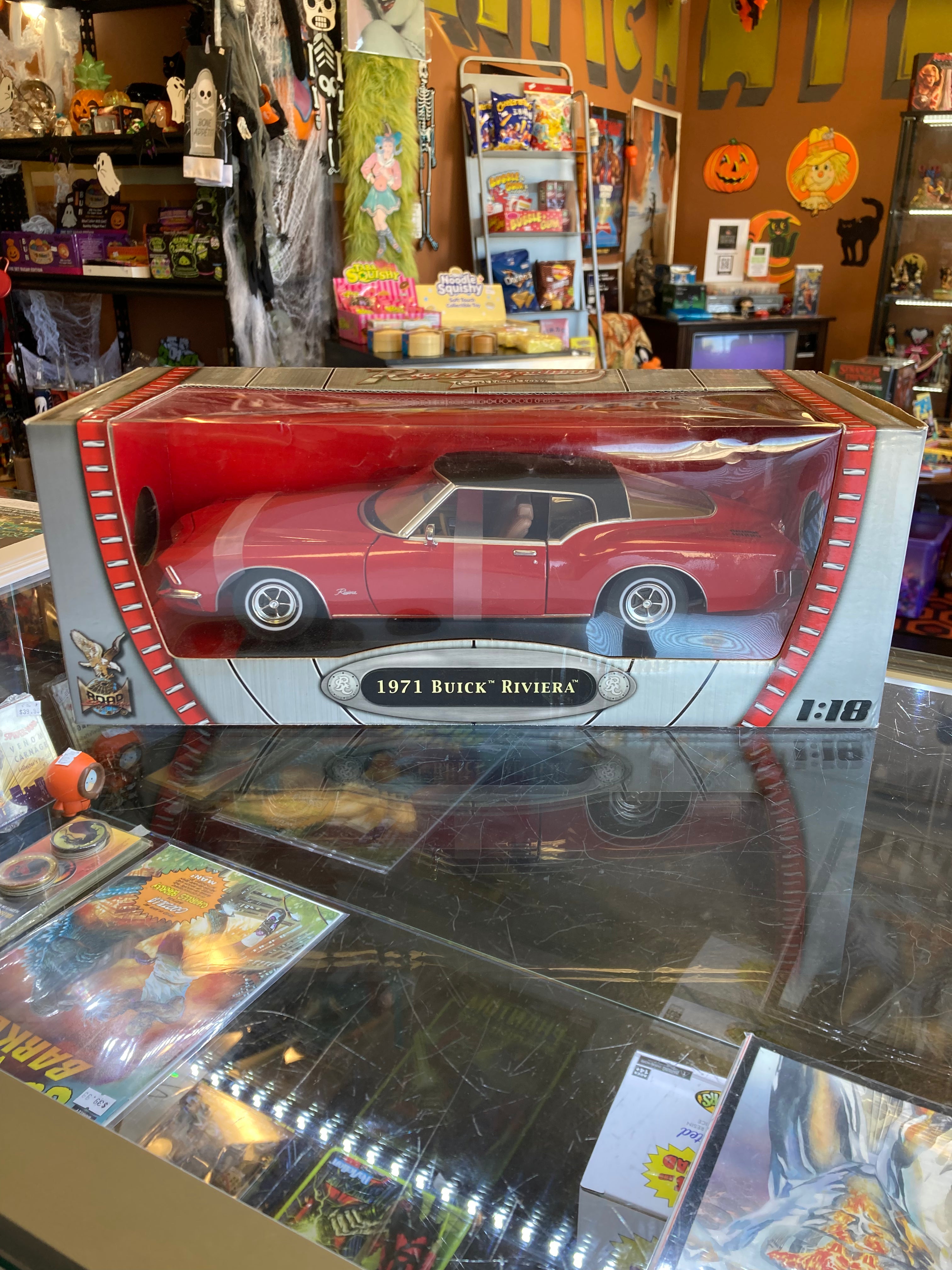 ROAD SIGNATURE COLLECTION 1971 Buick Riviera Die-Cast Vehicle 1:18