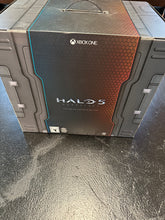 Load image into Gallery viewer, XBOX ONE HALO 5 GUARDIANS COLLECTOR’S STATUE PREOWNED NO GAME