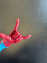Load image into Gallery viewer, Marvel Gamerverse Classics Spider-Man 1:10 Scale Statue Reglued Finger