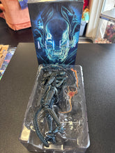 Load image into Gallery viewer, NECA ALIENS ULTIMATE EDITION BLUE FIGURE PREOWNED INCOMPLETE BROKEN ARM