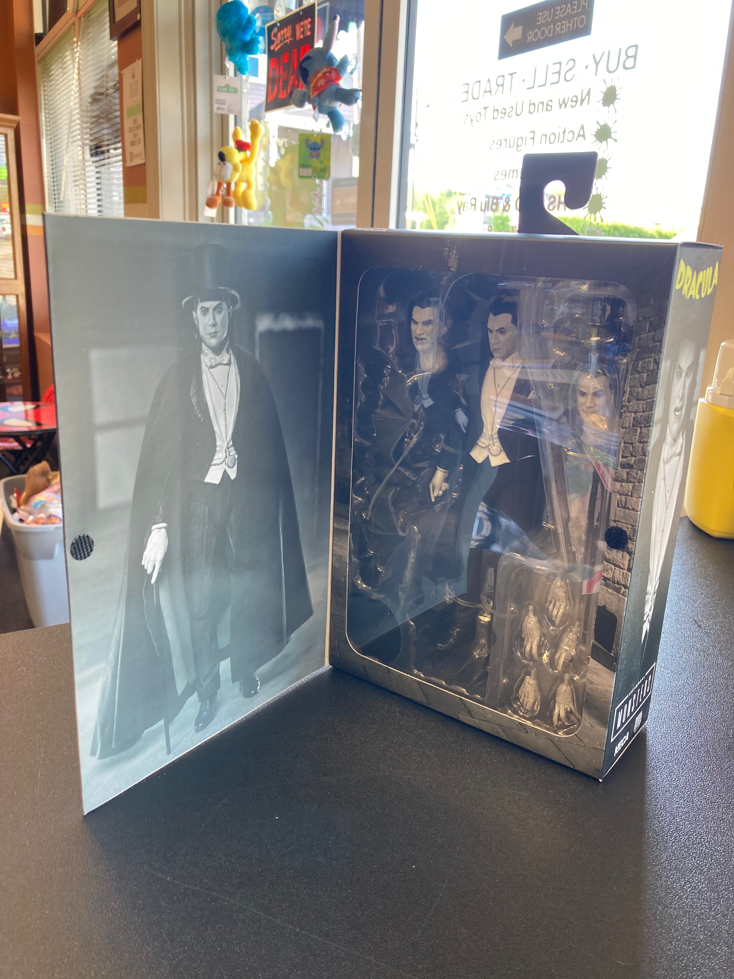 NECA Universal Monsters Ultimate Dracula Figure – Hitchhiker Toys