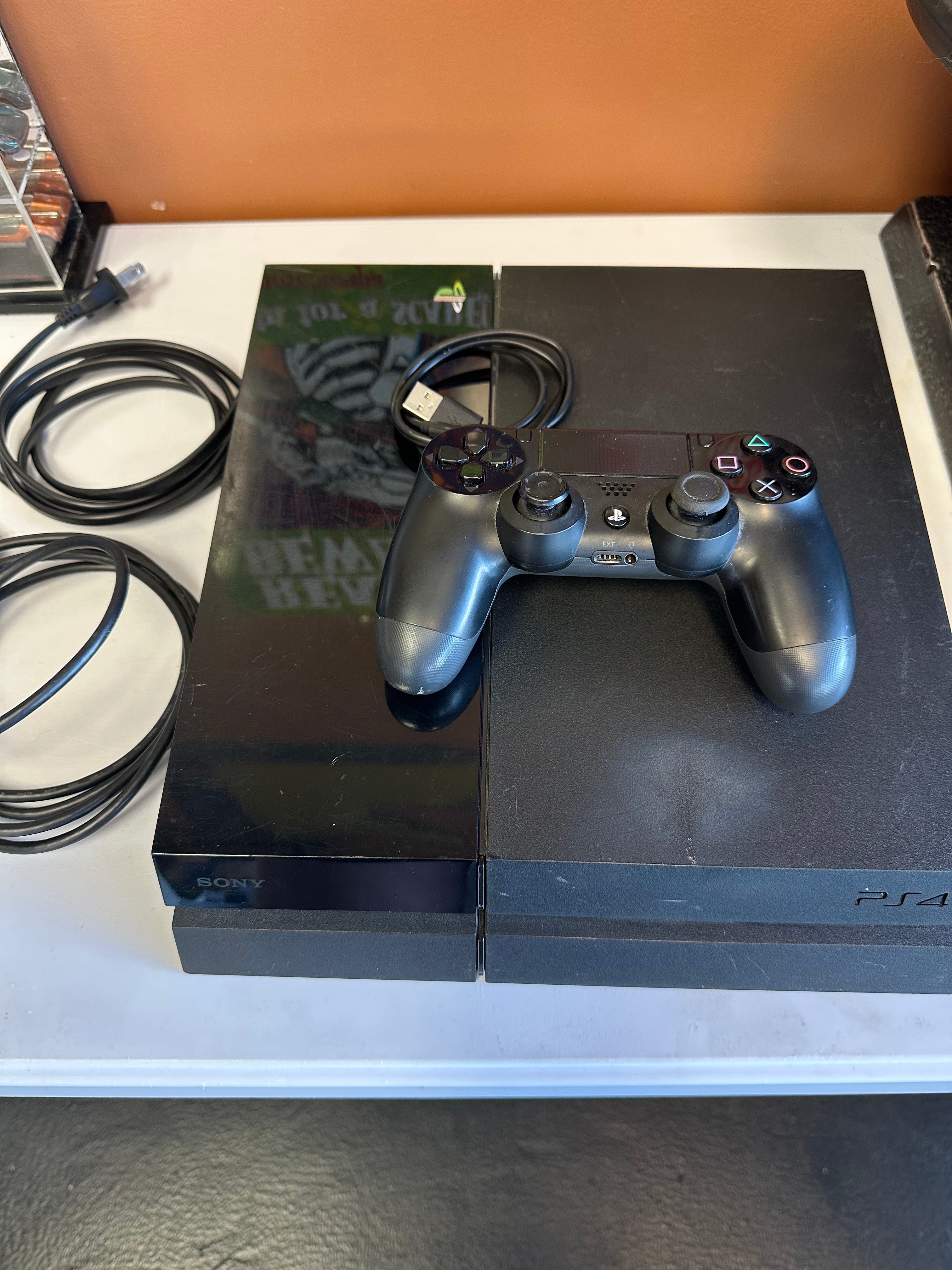 Playstation 4 PS4 CUH-1215A with 1 wireless controller PREOWNED