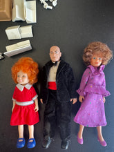 Load image into Gallery viewer, Knickerbocker 1982 The World of Annie Mansion Preowned House with Dolls READ DETAILS