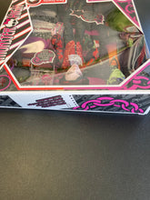 Load image into Gallery viewer, MATTEL MONSTER HIGH Spelldon Cauldronello and Kieran Valentine 2 Pack