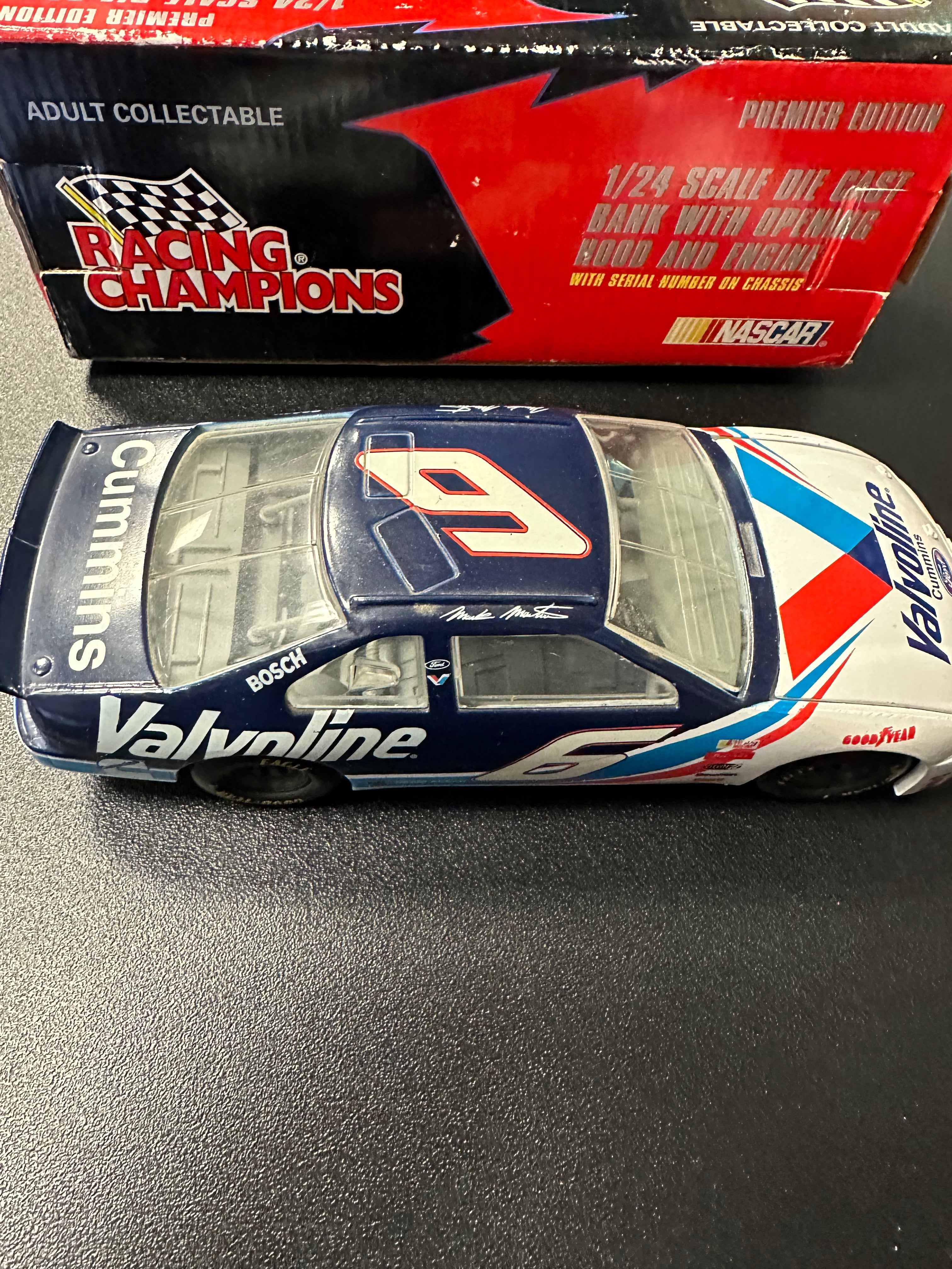 RACING CHAMPIONS #6 MARK MARTIN VALVOLINE 1:24 SCALE CAR