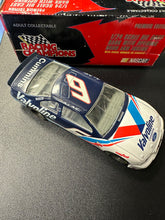 Load image into Gallery viewer, RACING CHAMPIONS #6 MARK MARTIN VALVOLINE 1:24 SCALE CAR BANK