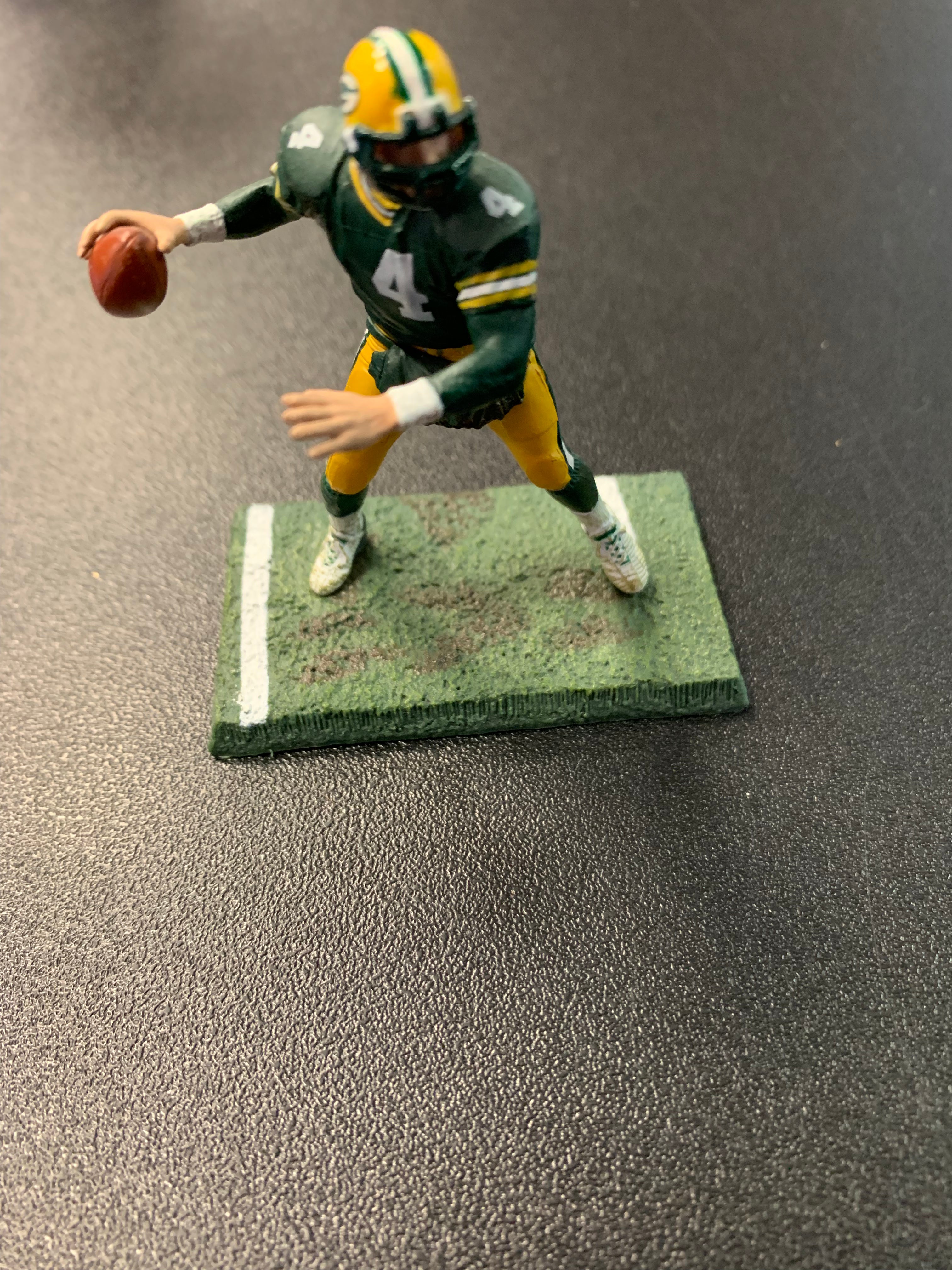 MCFARLANE NFL GREEN BAY PACKERS LOOSE FAVRE 4 MINI FIGURE WITH BASE GR –  Hitchhiker Toys