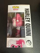 Load image into Gallery viewer, FUNKO POP DC HEROES HARLEY QUINN HOT TOPIC 45 BOX DAMAGE
