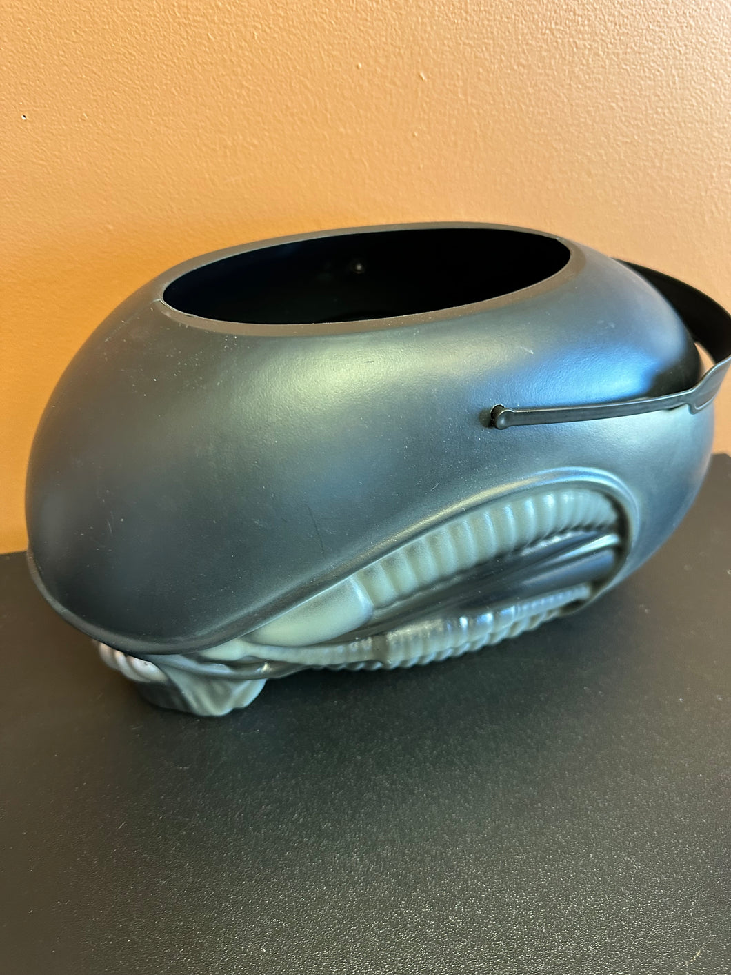 Super 7 Halloween Bucket Alien Xenomorph Preowned