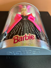 Load image into Gallery viewer, MATTEL BARBIE SPECIAL EDITION HAPPY HOLIDAYS 1998 BLONDE 20200
