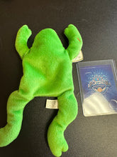 Load image into Gallery viewer, TY 1993 Legs the Frog Style 4020 Beanie Baby with Platinum Collector Card
