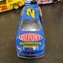 Load image into Gallery viewer, 1:24 Diecast #2 Ricky Craven Dupont Chevrolet 1992 Nascar
