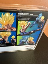 Load image into Gallery viewer, S.H.Figuarts DRAGONBALL Z SON GOKU  &amp; SON GOHAN SIGNED STEPHANIE NADOLNY NO COA
