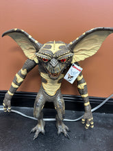 Load image into Gallery viewer, GREMLINS - EVIL GREMLIN PUPPET PROP
