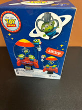 Load image into Gallery viewer, D-STAGE DELUXE TOY STORY ALIENS ROCKET STATUE DS-031
