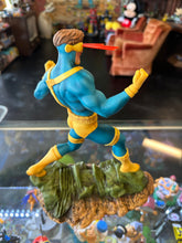 Load image into Gallery viewer, DIAMOND SELECT GALLERY MARVEL  X-MEN CYCLOPS PVC STATUE OPEN BOX DAMAGE
