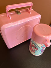 Load image into Gallery viewer, ALADDIN DISNEY FLUPPY DOGS LUNCHBOX BROKE WITH THERMOS PREOWNED
