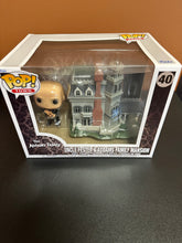 Load image into Gallery viewer, FUNKO POP TOWN UNCLE FESTER &amp; ADDAMS FAMILY MANSION 40
