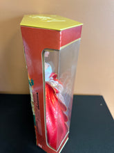 Load image into Gallery viewer, MATTEL BARBIE SPECIAL EDITION HAPPY HOLIDAYS 1997 BRUNETTE 17832
