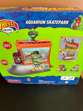 Load image into Gallery viewer, Hot Wheels Skate Tony Hawk Aquarium Skatepark with Finger Board
