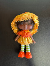 Load image into Gallery viewer, Strawberry Shortcake 1981 Orange Blossom Preowned Doll
