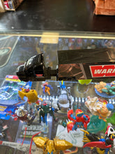 Load image into Gallery viewer, Maisto Mack Anthem Warn Semi with Trailer 1:64 Scale Preowned
