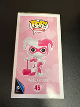 Load image into Gallery viewer, FUNKO POP DC HEROES HARLEY QUINN HOT TOPIC 45 BOX DAMAGE
