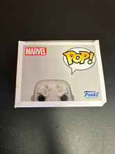 Load image into Gallery viewer, FUNKO POP MARVEL THOR LOVE AND THUNDER GOTR 1043 BOX DAMAGE

