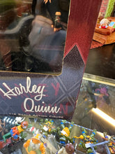 Load image into Gallery viewer, NECA BATMAN ARKAM CITY HARLEY QUINN 1/4 SCALE ACTION FIGURE BOX DMG
