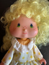 Load image into Gallery viewer, Strawberry Shortcake 1981 Lemon Meringue No Hat Preowned Doll
