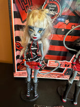 Load image into Gallery viewer, Monster High Meowlody &amp; Purrsephone Sister Pack Missing Bags Preowned Dolls
