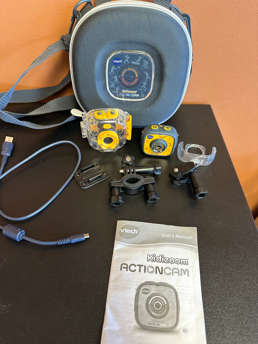 VTECH KIDIZOOM ACTION CAM DIGITAL CAMERA YELLOW PREOWNED WITH CASE