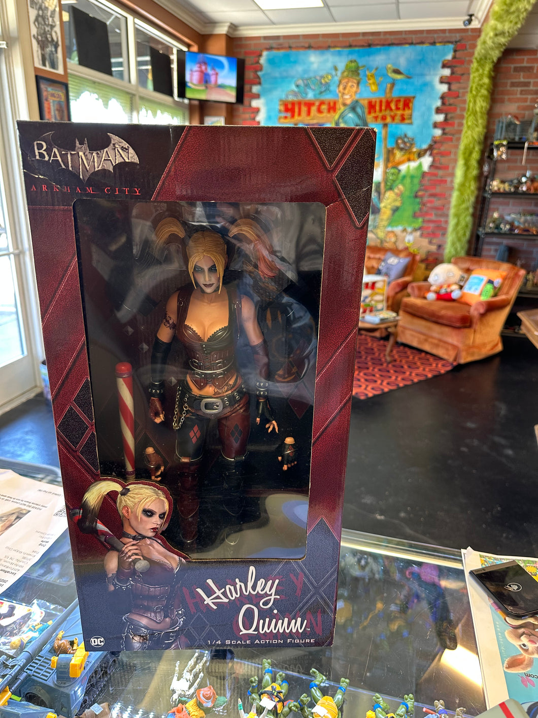 NECA BATMAN ARKAM CITY HARLEY QUINN 1/4 SCALE ACTION FIGURE BOX DMG