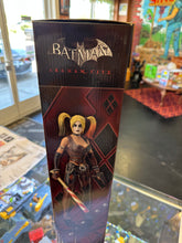 Load image into Gallery viewer, NECA BATMAN ARKAM CITY HARLEY QUINN 1/4 SCALE ACTION FIGURE BOX DMG
