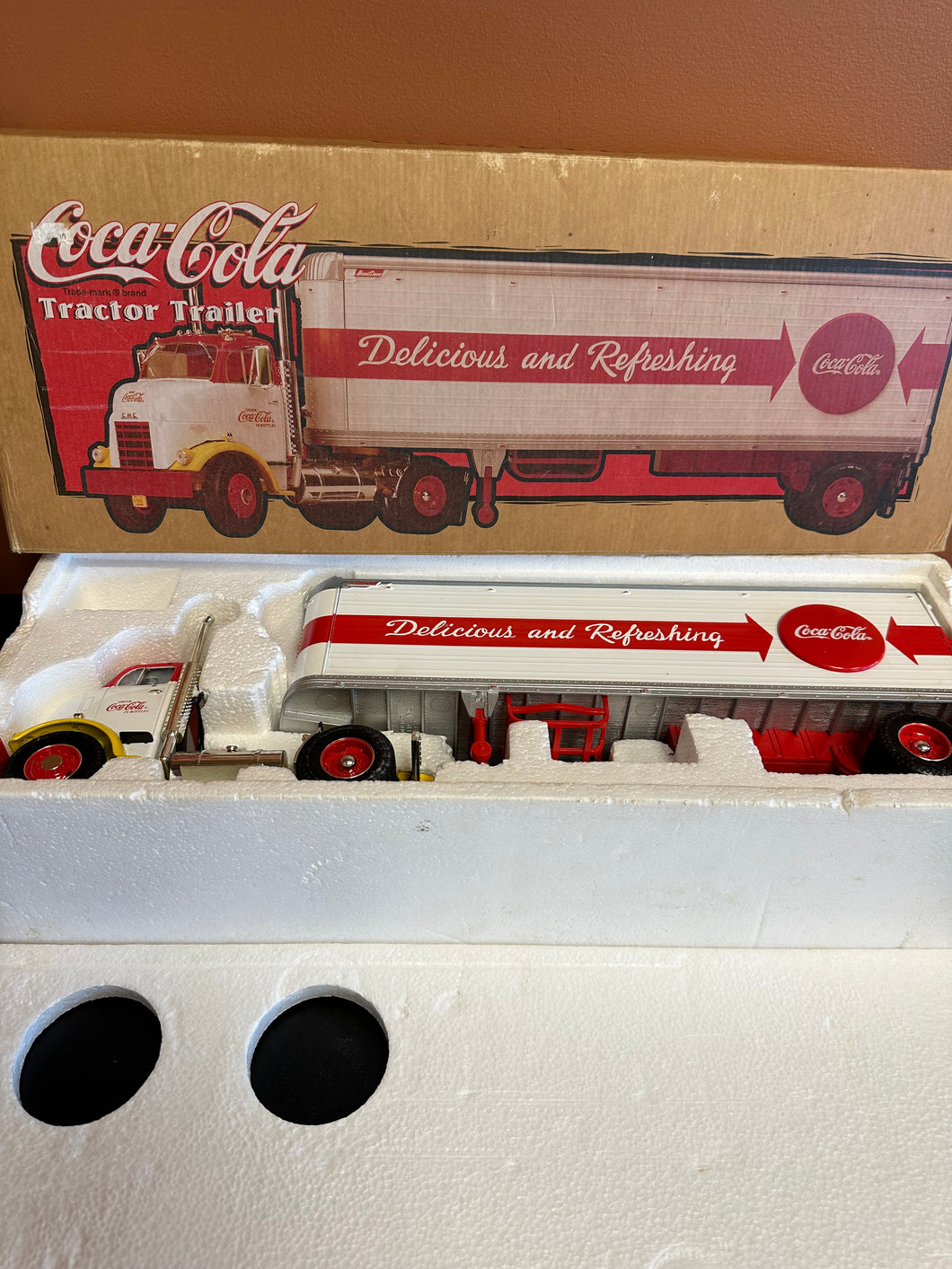 ERTL 1954 GMC COCA-COLA TRACTOR-TRAILER w/GREAT DANE TRAILER 1:25 SCALE PREOWNED