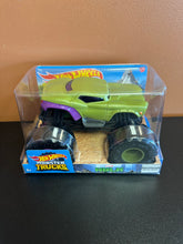 Load image into Gallery viewer, Hot Wheels Marvel Hulk Monster Truck 1/24 Scale
